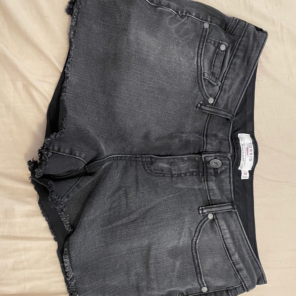 Torrid size 14 black jean shorts